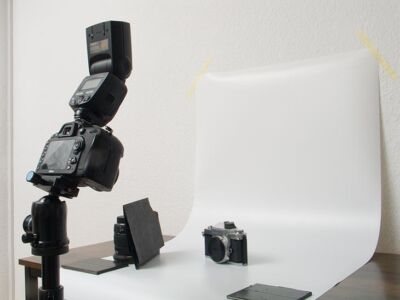 Produktfotografie wird in kleiner Hohlkehle angefertigt.