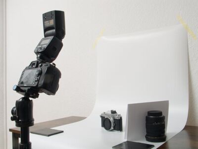 Produktfotografie in Hohlkehle mit einem Aufheller daneben