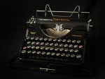 ein Produktfoto einer alten Schreibmaschine